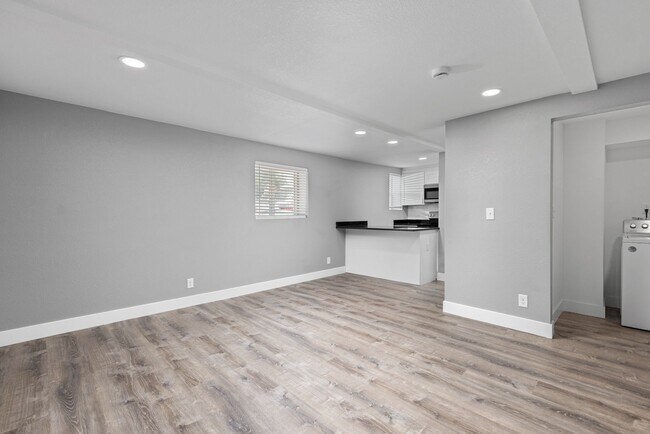 Building Photo - 1213 12th St