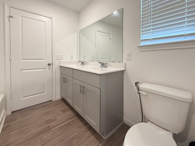 Building Photo - 1040 Greenshank Dr