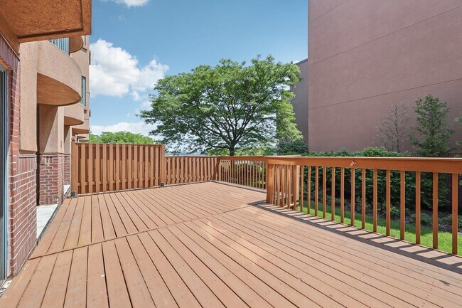 Building Photo - 302 Nelson Ct