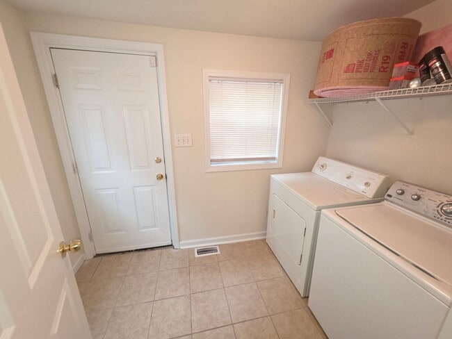 Building Photo - 356 Melbourne Ct