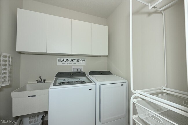 Building Photo - 4816 Lake View Dr