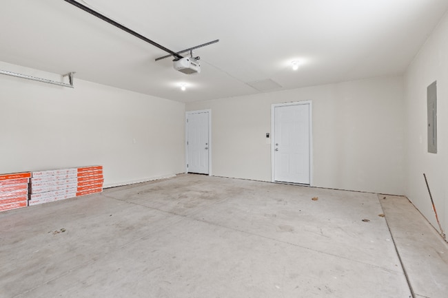 Building Photo - 818 Burr St