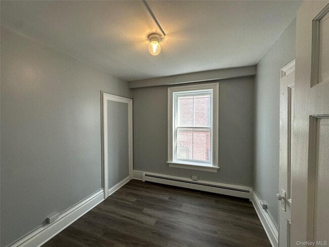 Building Photo - 87 Broadway