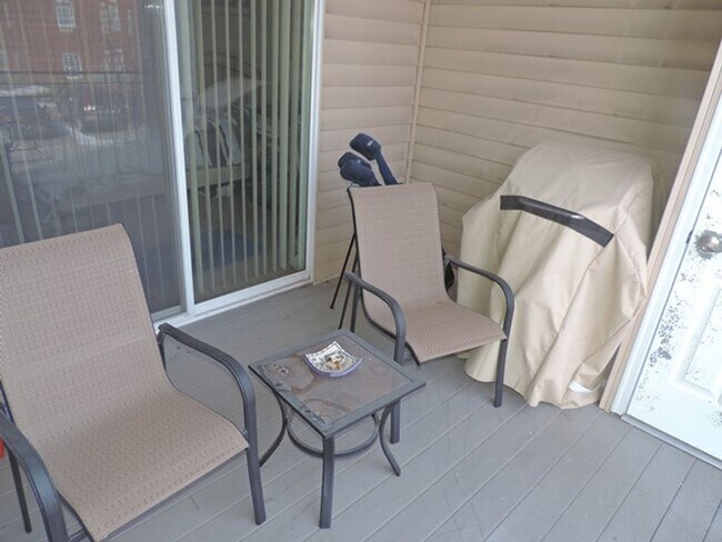 Building Photo - $2000 | 3 Bedroom, 2 Bathroom Condo | No P...