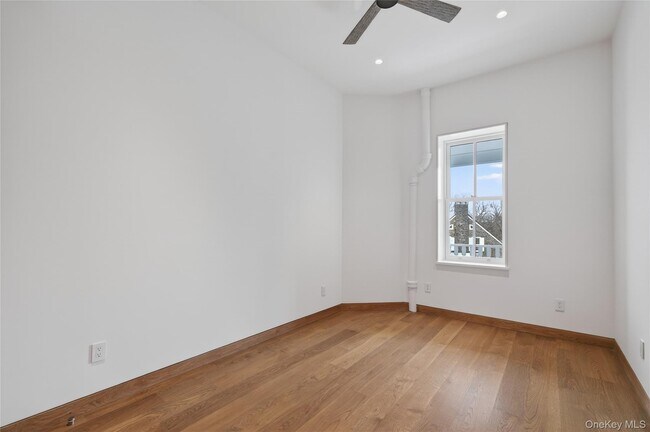 Building Photo - 316 Wall St