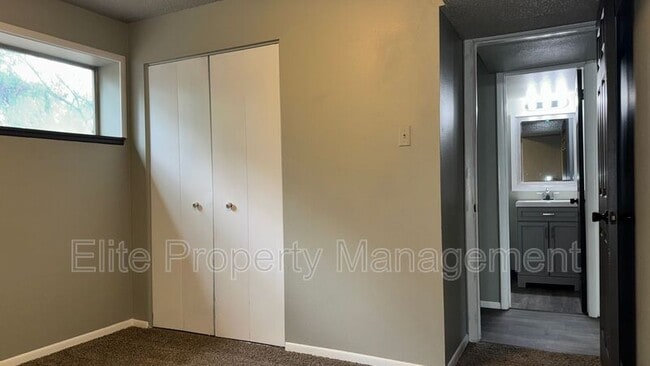 Building Photo - 4030 Ridge Dr