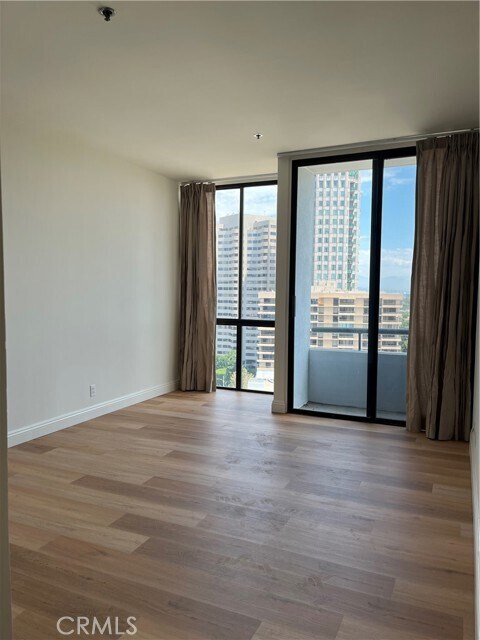 Building Photo - 10660 Wilshire Blvd