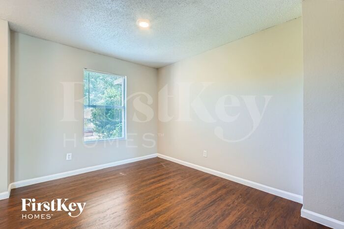 Building Photo - 1395 Stewart Dr