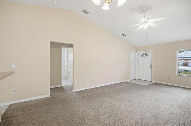 Building Photo - 165 Plainview Dr