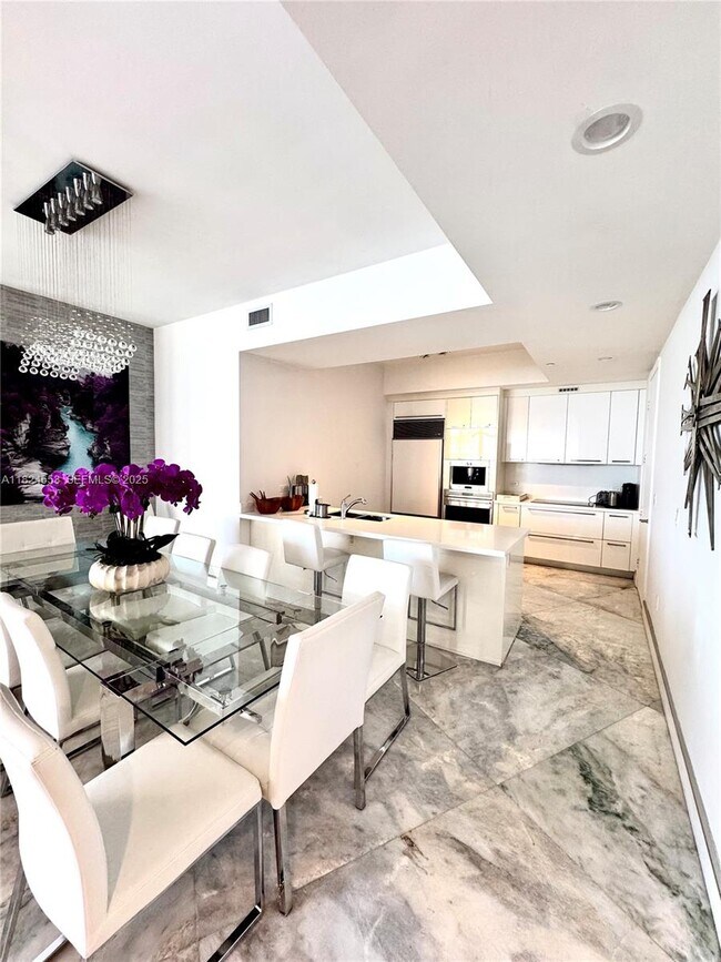 Building Photo - 16001 Collins Ave