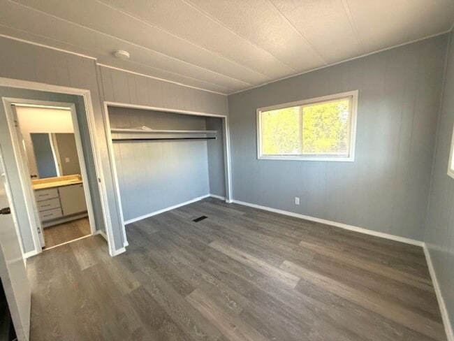 Building Photo - MF Home 3 Bedroom 2 Bath Dayton OR