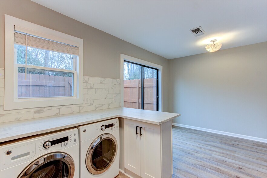 Building Photo - 48 Clark St