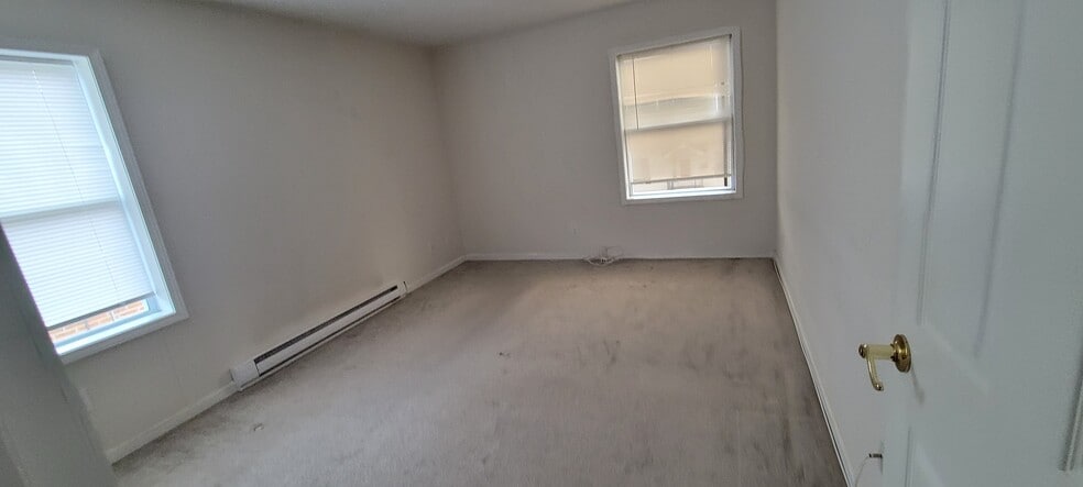 Master Bedroom - 2010 Grammercy Ave
