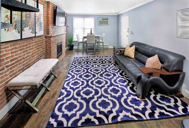 Building Photo - 79 Garden St