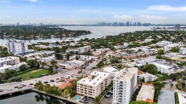Primary Photo - 7125 Bay Dr
