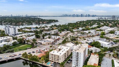 Building Photo - 7125 Bay Dr