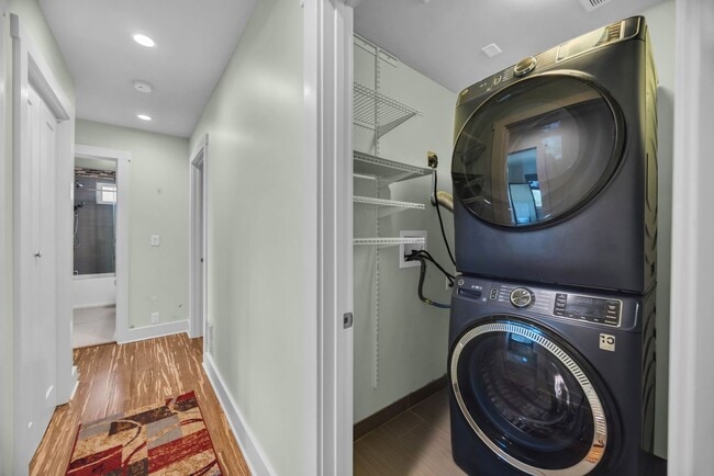 Building Photo - 1276 S Nahale Pl