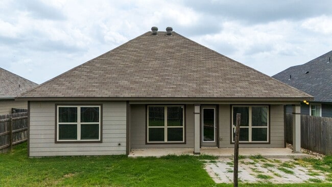 Building Photo - 3 Bedroom 2 bath in La Pointe Community