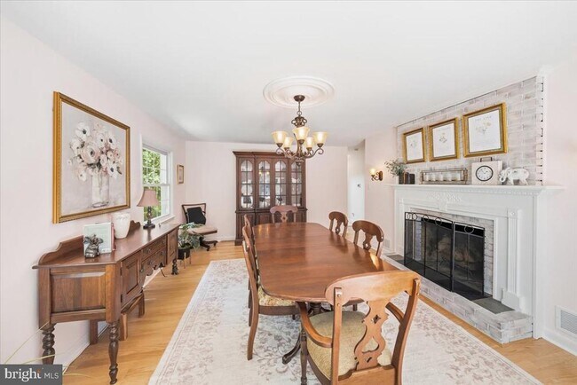 Building Photo - 40 Pine knoll Dr