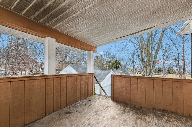 Building Photo - 2 Bedroom Newly Updated Apartment Rental - $950.Month