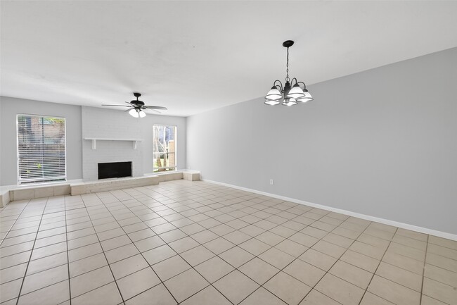 Building Photo - 8646 Maplecrest Dr