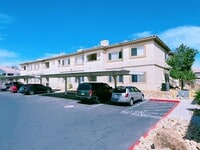 Building Photo - 3 Bedroom 2.5 Bath Condo  Flamingo/Durango
