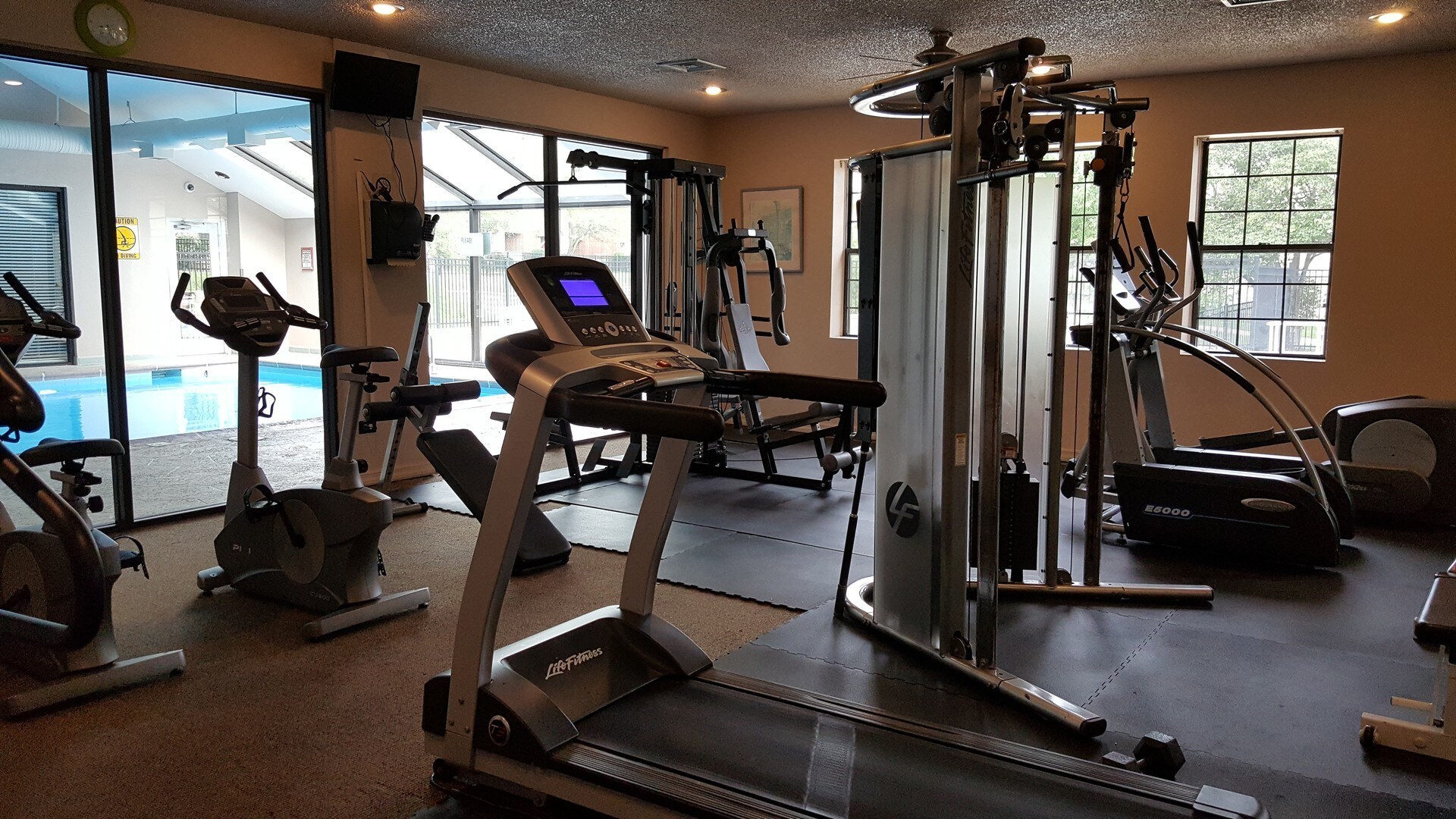 gym - 2032 N Rand Rd