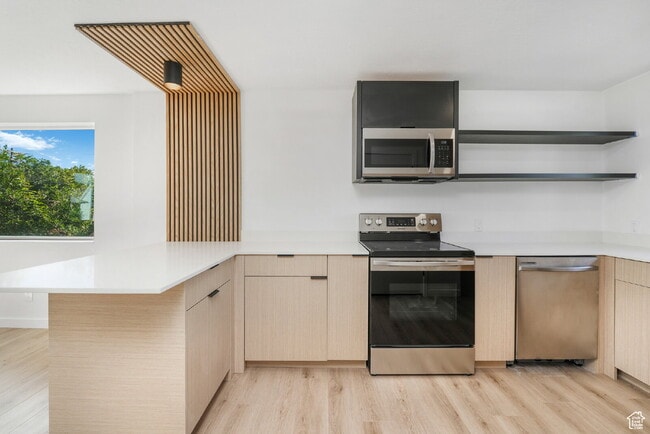 Building Photo - Renovated Apartment in Salt Lake City | Available August 1st