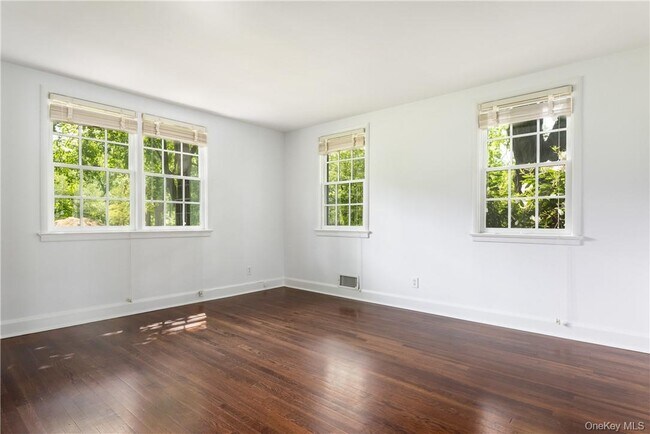 Building Photo - 11 Sunset Ln