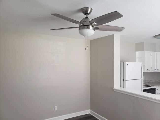 Building Photo - Warwick Blvd-15641