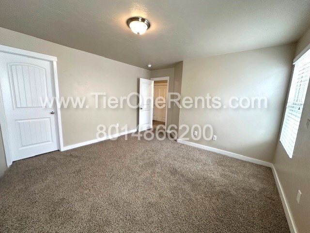 Building Photo - Move in special: $500 off First months rent!