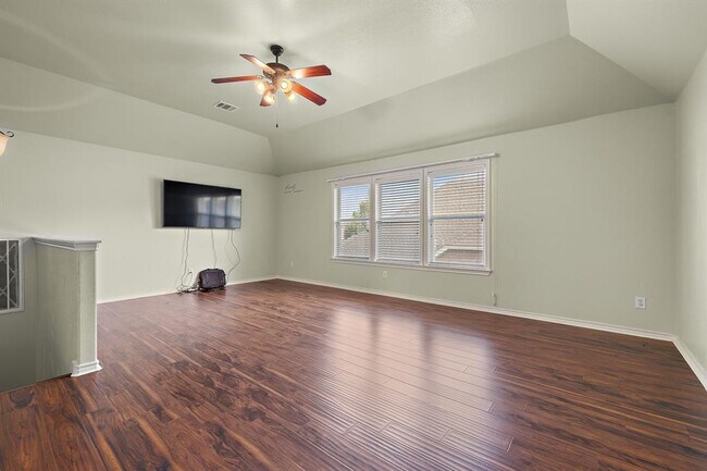 Building Photo - 123 Justin Leonard Dr