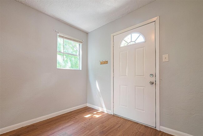 Building Photo - 4810 Carmen St
