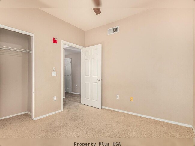 Building Photo - "Unique 3-Bed, 2-Bath Condo with 2 car attached garage located in Prime Scottsdale Location!"