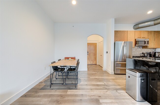 Building Photo - 1901 Post Oak Blvd