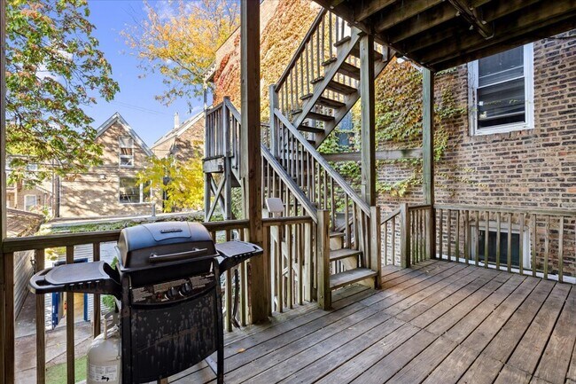 Building Photo - 1102 N Wolcott Ave