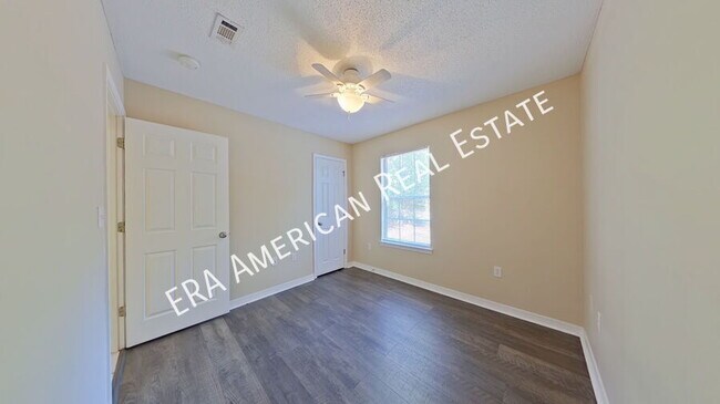 Building Photo - 2455 Starmount Dr