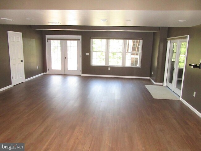Building Photo - 251 Mill House Dr