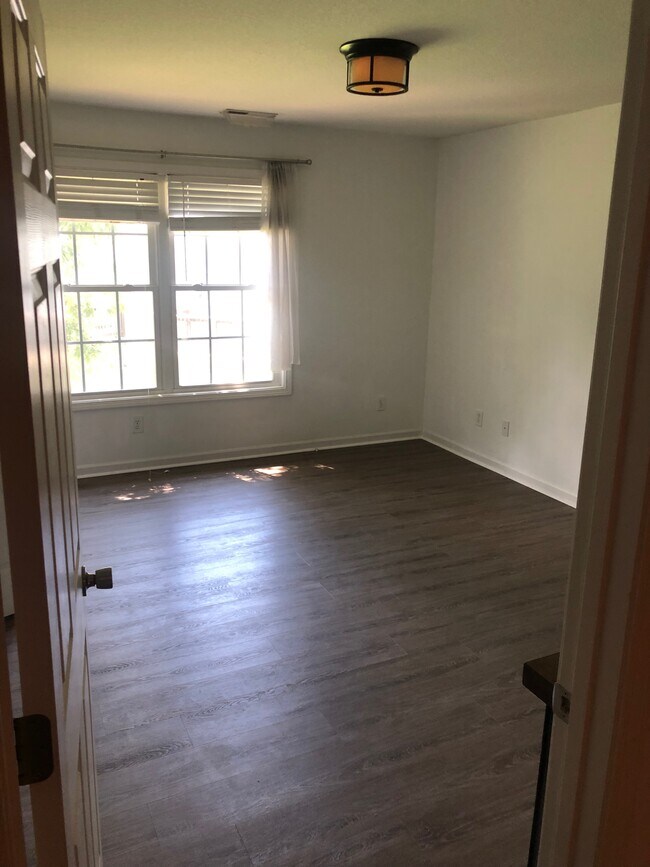 Master bedroom - 24 Douglas Fir Ave