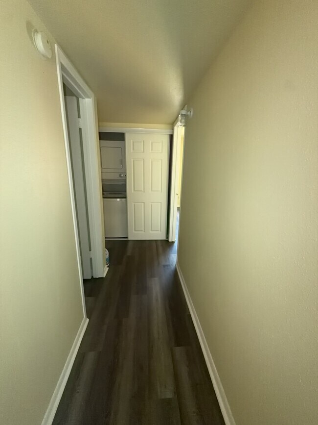 Building Photo - 16111 Aspenglen Dr