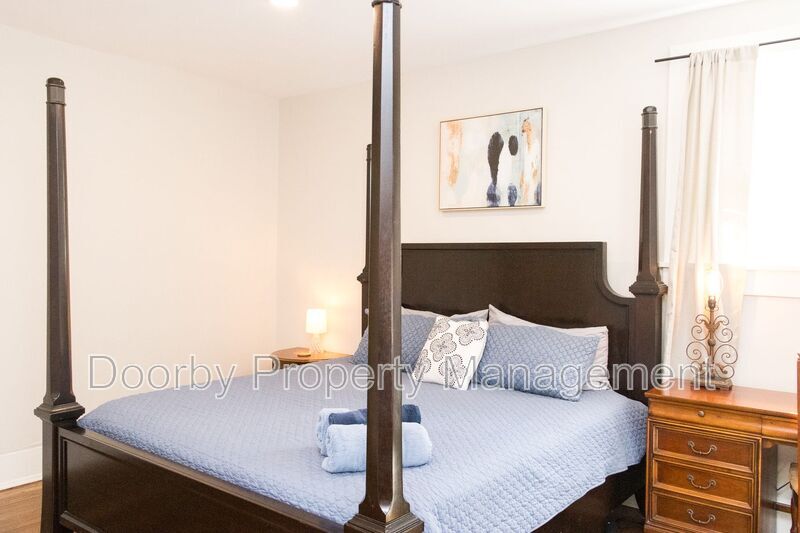 Building Photo - 621 Fortwood Pl