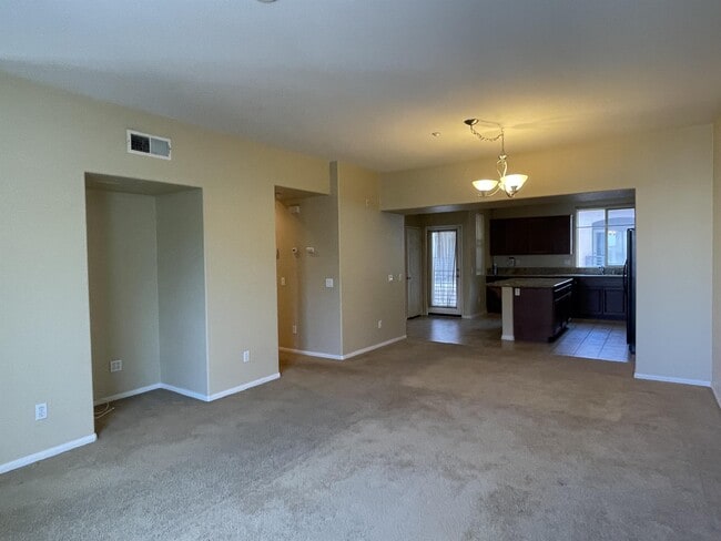 Building Photo - 300 Tesoro Gln