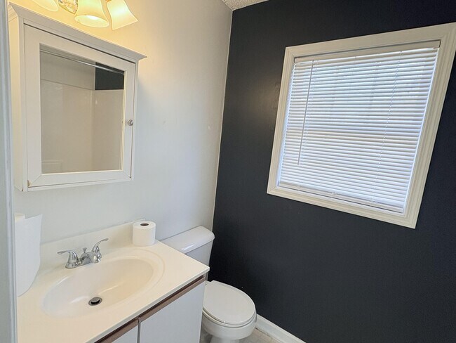 Building Photo - 418 Eucalyptus Ln