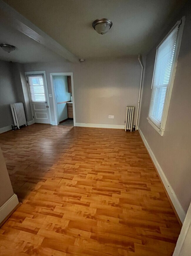 Building Photo - 2 Bedroom Single Family Home, Amazing views from deck, spacious backyard, pet friendly