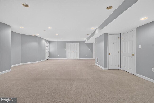 Building Photo - 25670 S Village Dr