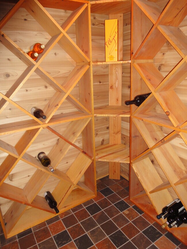 Building Photo - 1918 W Melrose St