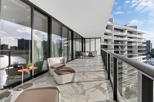 Building Photo - 5000 Island Estates Dr