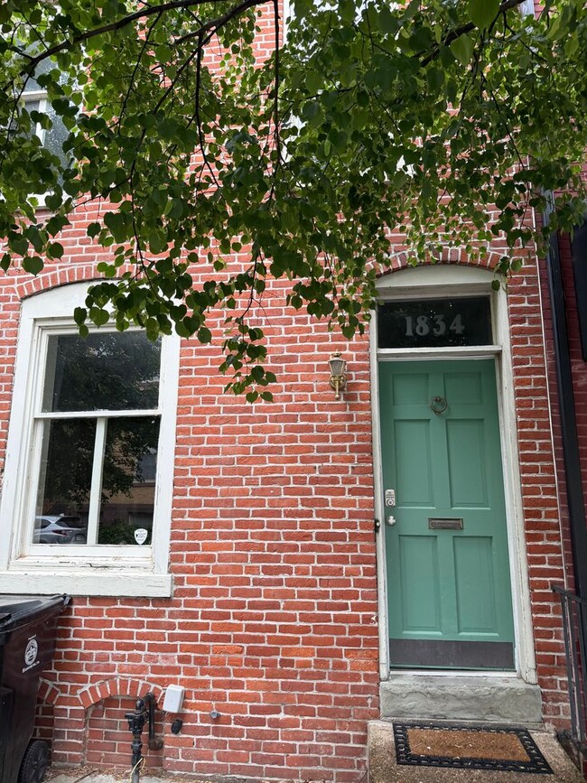 Building Photo - 4 Bedroom on Green Street