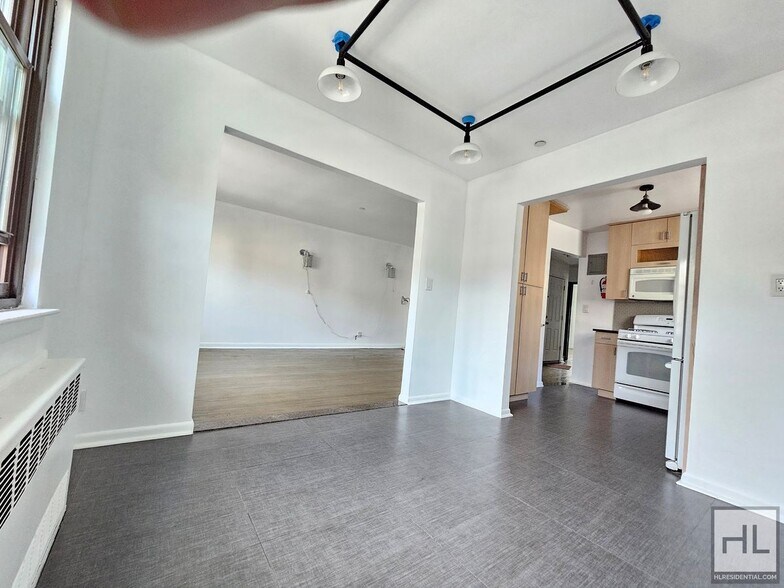 Building Photo - Spacious 2 Bedroom Apartment in the Heart ...