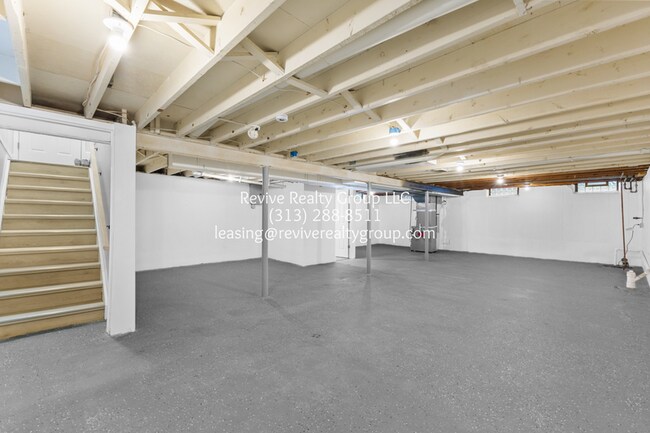 Building Photo - 1746 Beaupre Ave